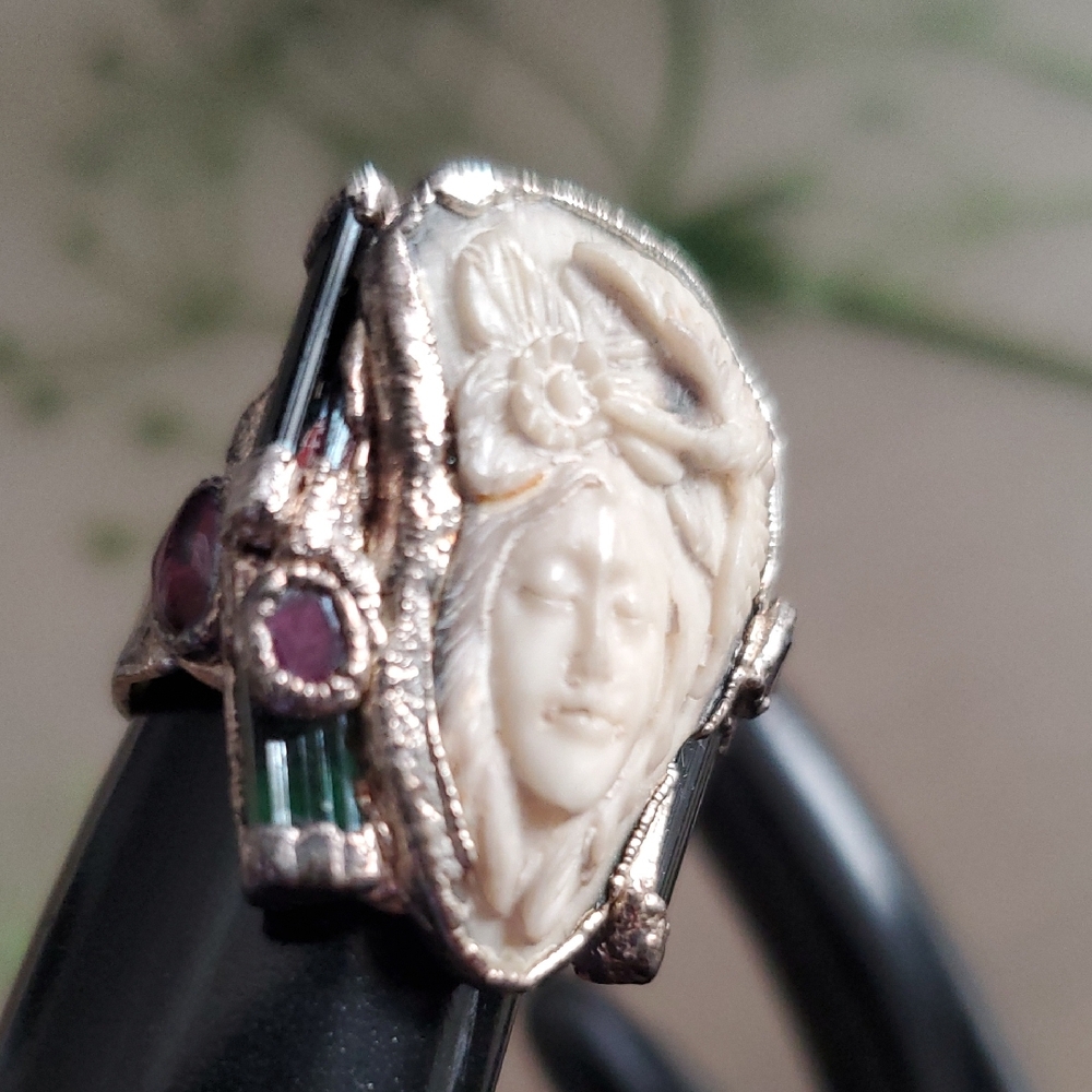 Unique Boho Silver and Cream Cameo Ring Size 6 - Picture 2 of 11